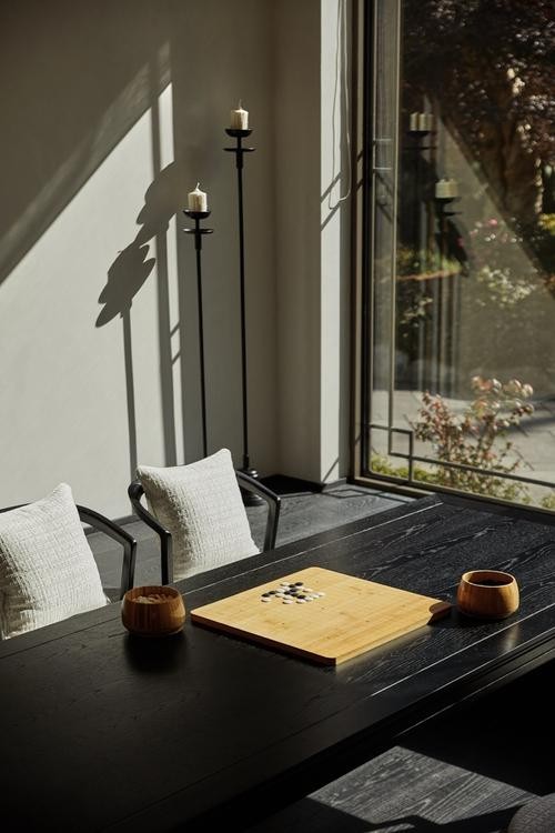 茶馆新风尚，Wi-Fi与充电插座的完美融合，打造便捷舒适的休闲空间。